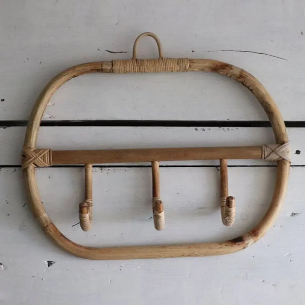 Moderner Kleiderständer aus Rattan Rattan Deko