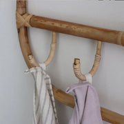 Moderner Kleiderständer aus Rattan Rattan Deko