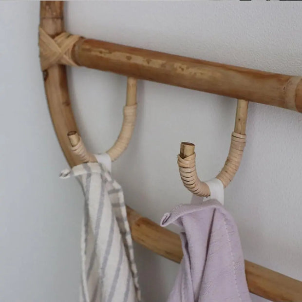 Moderner Kleiderständer aus Rattan Rattan Deko