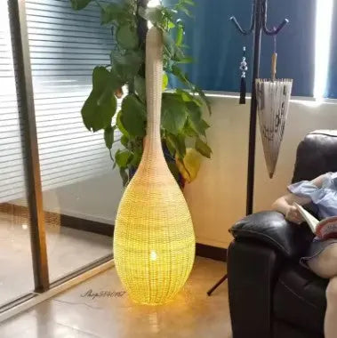 Rattan Stehlampe Tropfenform für stilvolle Beleuchtung - Rattan Deko
