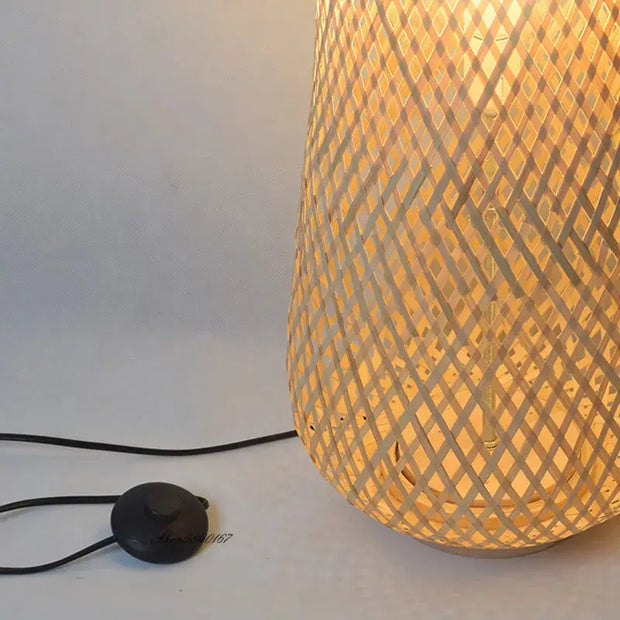 Rattan Stehlampe handgefertigt im Boho-Stil - Rattan Deko