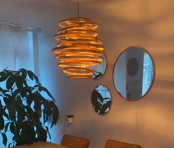 Spiralförmige Hängelampe aus Rattan und Bambus Rattan Deko