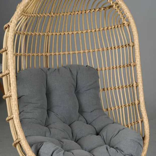 Rattan Sessel auf Fuß für stilvolle Wohnräume - Rattan Deko