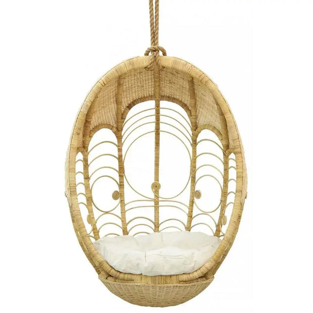 Ovaler Hängesessel aus Rattan für gemütliche Stunden - Rattan Deko