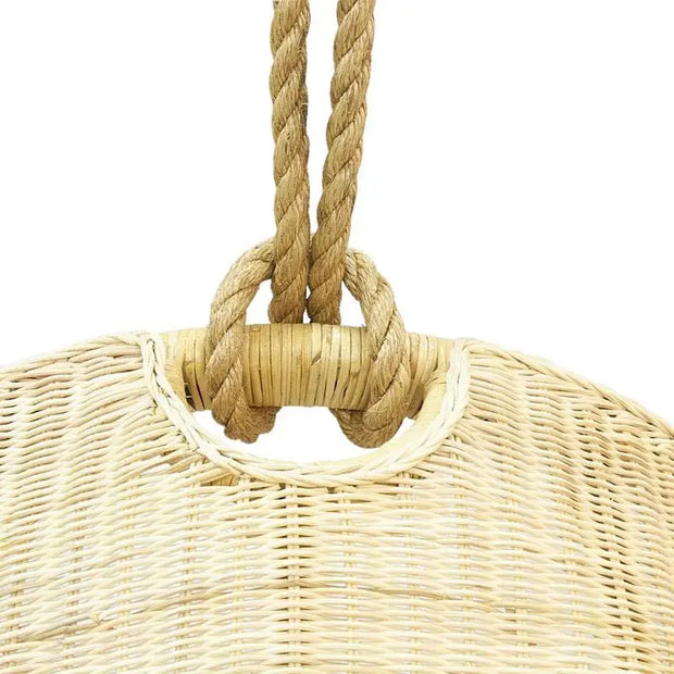 Ovaler Hängesessel aus Rattan für gemütliche Stunden - Rattan Deko
