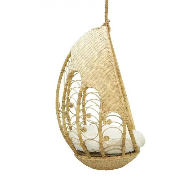Ovaler Hängesessel aus Rattan für gemütliche Stunden - Rattan Deko
