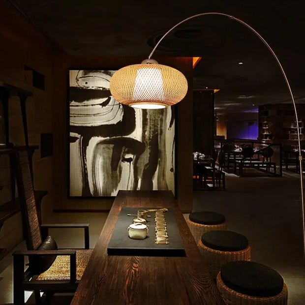 Bogenlampe aus Rattan für elegantes Ambiente - Rattan Deko