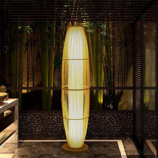 Bambus Stehlampe im zylindrischen Design für modernes Wohnen - Rattan Deko