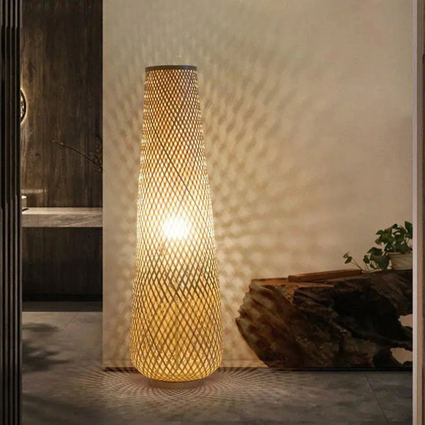Rattan Stehlampe handgefertigt im Boho-Stil - Rattan Deko