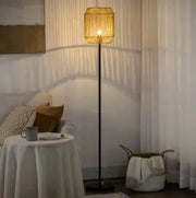 Rattan Stehlampe für stilvolles Wohnen im Wohnzimmer - Rattan Deko