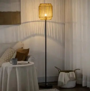 Rattan Stehlampe für stilvolles Wohnen im Wohnzimmer - Rattan Deko