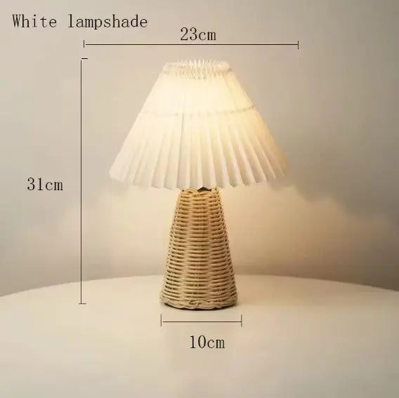 Plissierte Rattanlampe für stilvolle Beleuchtung - Rattan Deko
