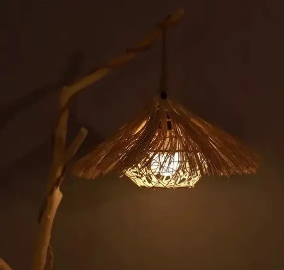 Rattan Stehlampe im Baumdesign für natürliche Wohnakzente Rattan Deko