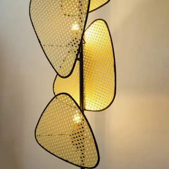 Stehlampe aus Rattan mit Blattdesign Rattan Deko