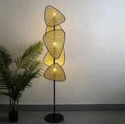 Stehlampe aus Rattan mit Blattdesign Rattan Deko