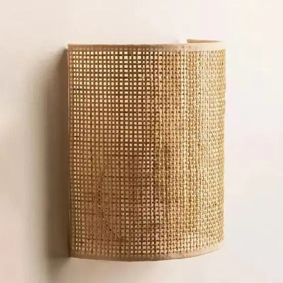 Wandlampe aus Rattan im einfachen Design - Rattan Deko