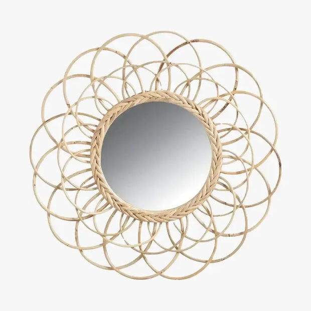 Runder Rotin Spiegel mit Blumenmotiv für harmonisches Ambiente Rattan Deko