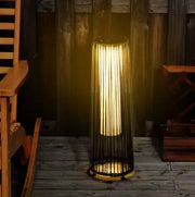 Brauner Rattan Stehlampe für gemütliche Beleuchtung Rattan Deko
