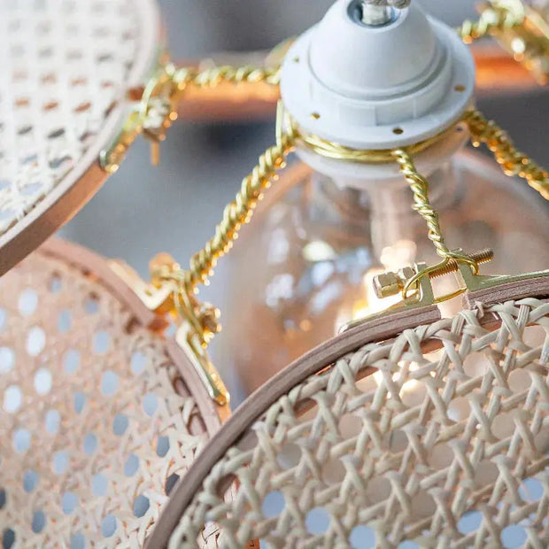 Geflochtener Blütenblatt-Hängeleuchte | GOLDENES LICHT - Rattan Deko