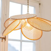 Geflochtener Blütenblatt-Hängeleuchte | GOLDENES LICHT - Rattan Deko