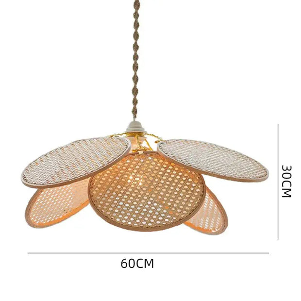 Geflochtener Blütenblatt-Hängeleuchte | GOLDENES LICHT - Rattan Deko