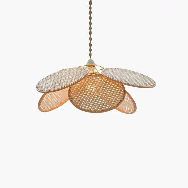 Geflochtener Blütenblatt-Hängeleuchte | GOLDENES LICHT - Rattan Deko